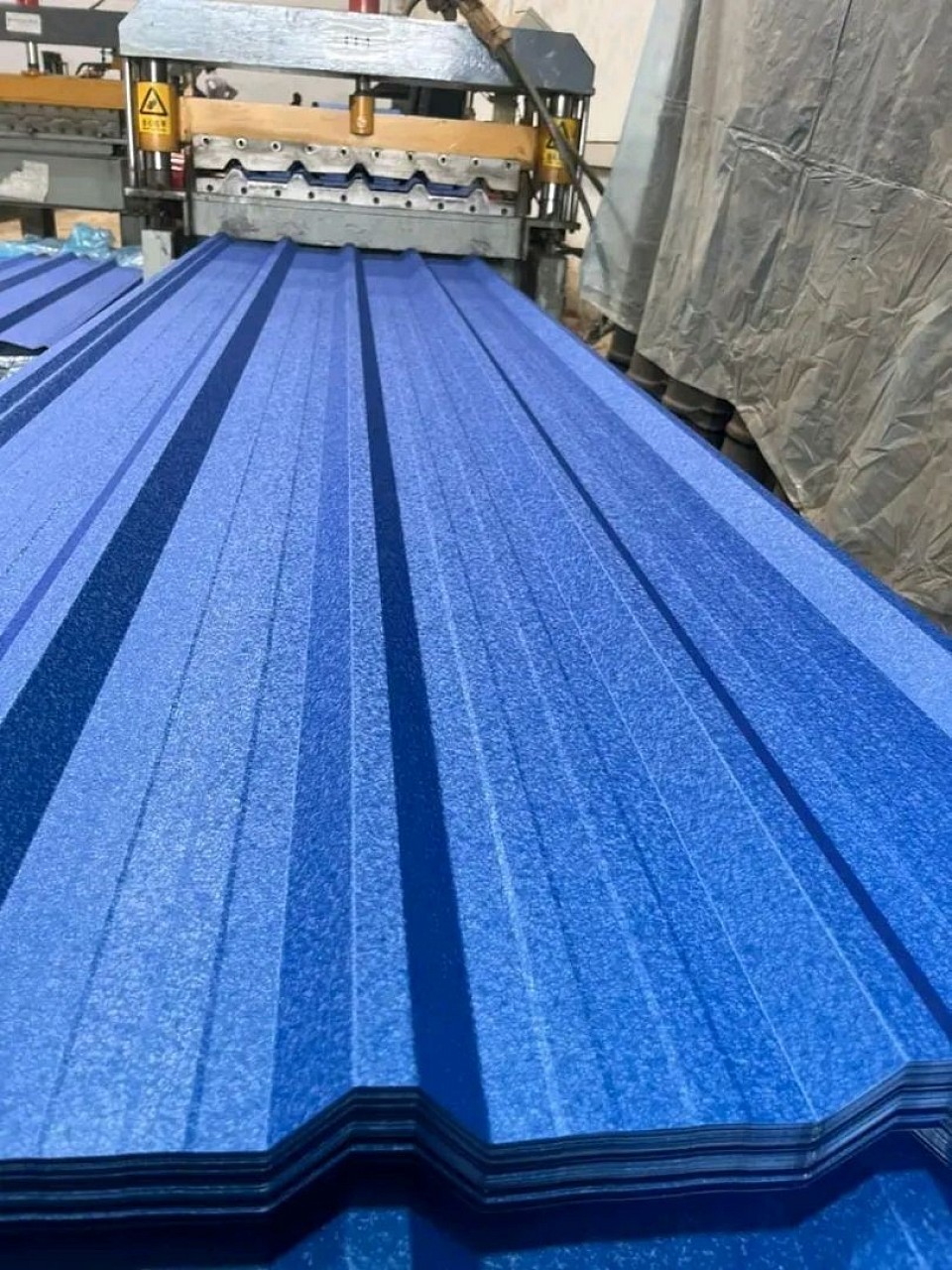 BOX PROFILE MABATI GLOSSY MATTE G30 (@ksh 400/- per meter) ◾2m - ksh 800/- ◾2.5m - ksh 1,000/- ◾3m - ksh  1,200/-