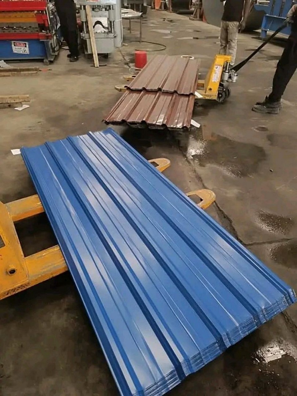 BOX PROFILE MABATI GLOSSY MATTE G28 (@ksh 520/- per meter) ◾2m - ksh 1,040/- ◾2.5m - ksh 1,300/- ◾3m - ksh 1,650